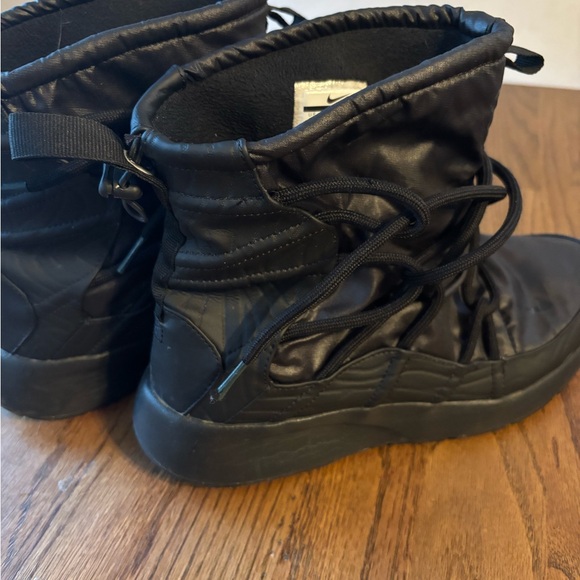 Nike woman’s Tanjum High Rise triple black boots size 9 EUC! - Picture 2 of 6